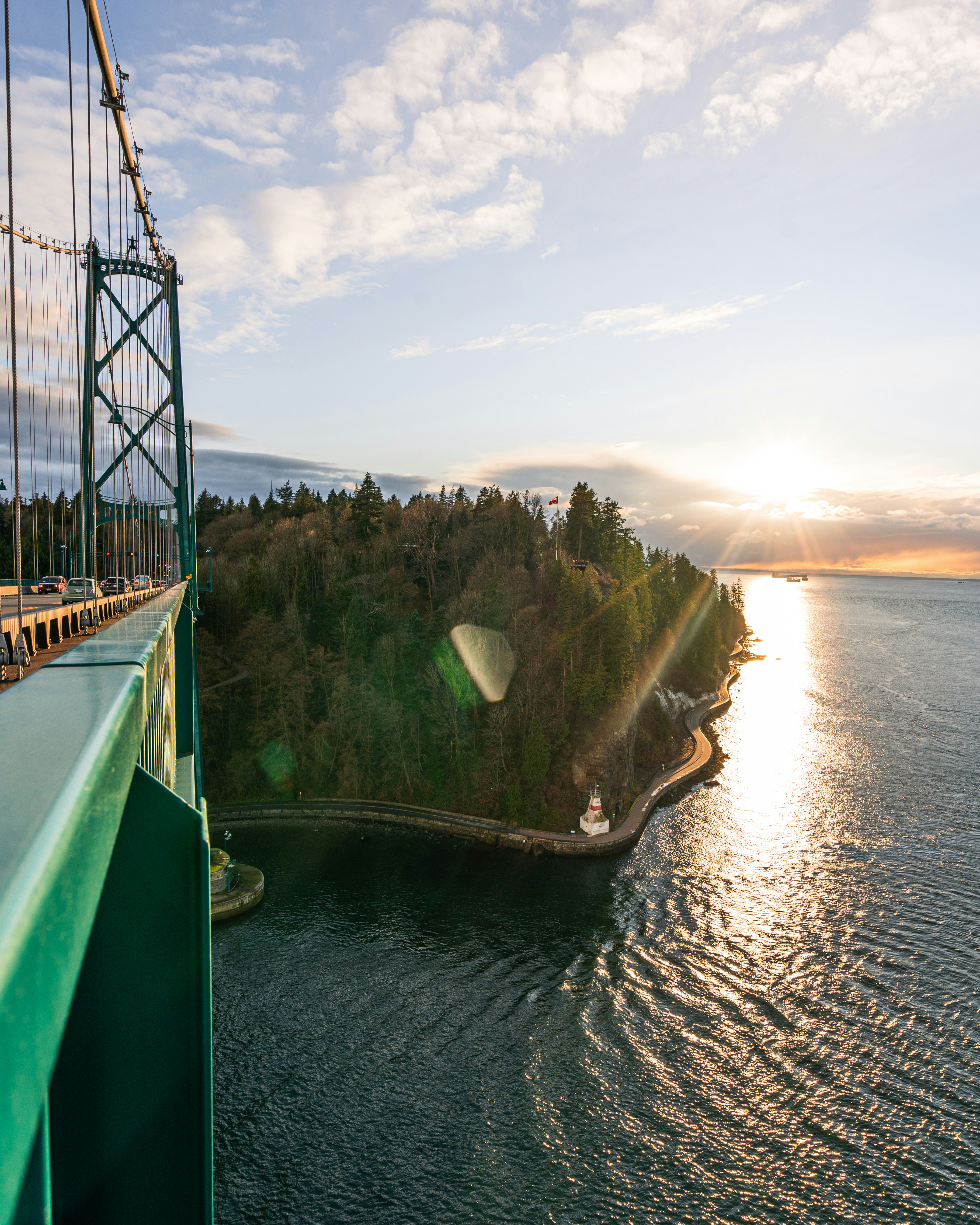 bridge over the river during daytime